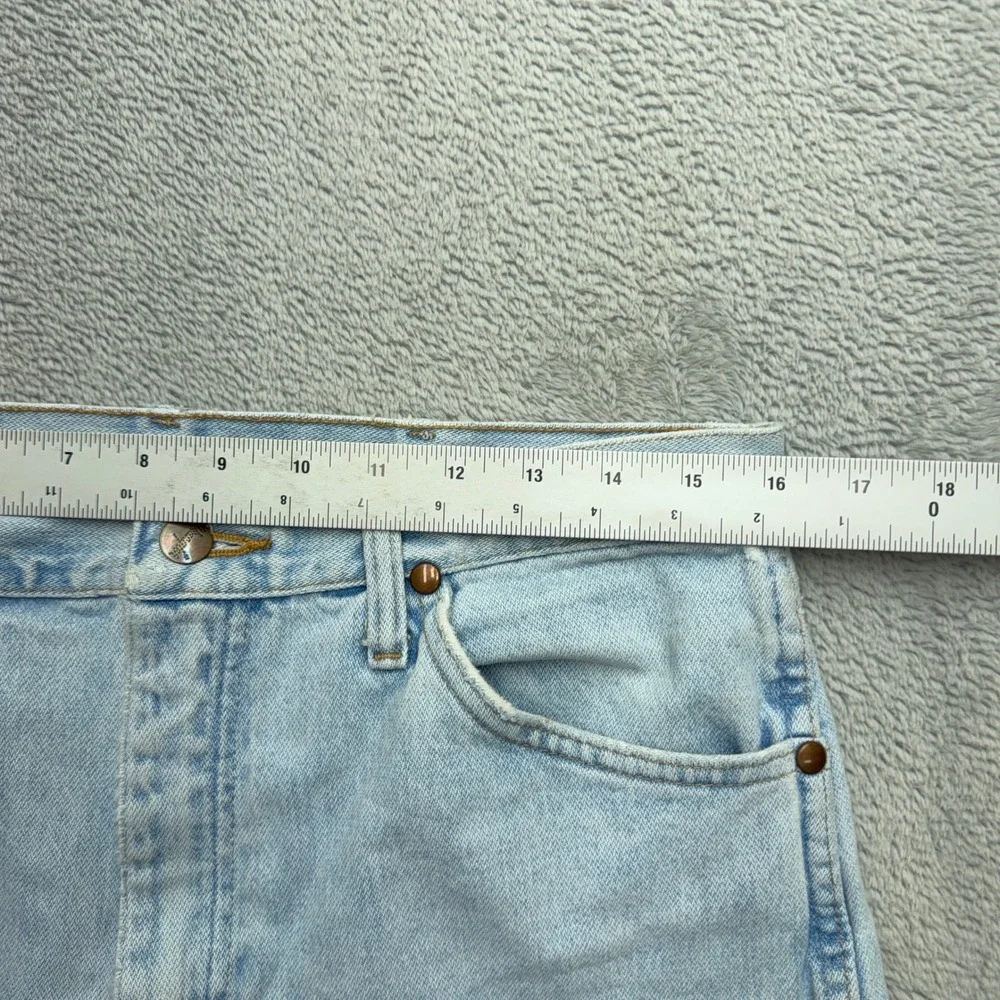 Wrangler Jeans Mens 33x34 Light Blue Cowboy Cut 13MWZGH Straight Leg Denim